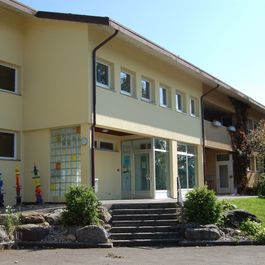 Schulhaus - Gemeindeverwaltung Scheuren